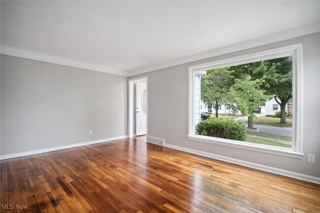 Foto del edificio - 18201 Maple Heights Blvd