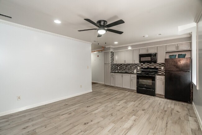 Building Photo - 509 W Girard Ave