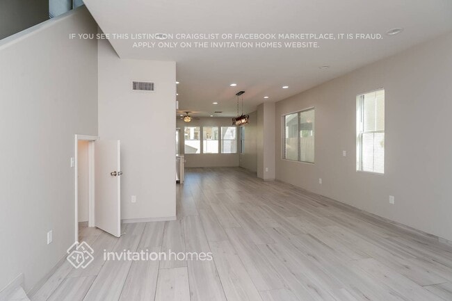 Building Photo - 1391 S Hawk Ln
