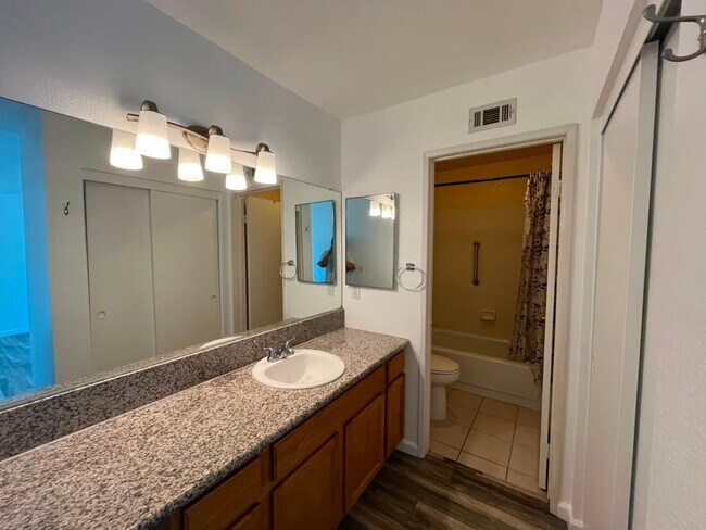Foto del edificio - 43770 Santa Rosa Cir