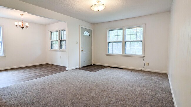 Building Photo - 505 Bertrand St