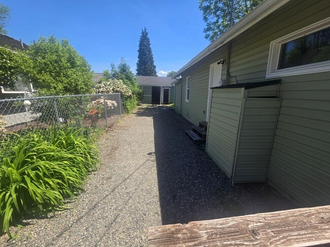 Building Photo - 2bd/1ba Enumclaw Home