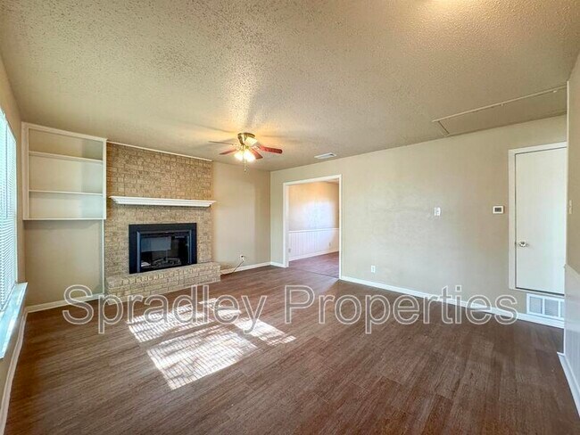 Foto del edificio - 3312 Keller Rd