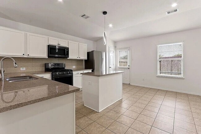 Building Photo - 5527 Marble Ravine