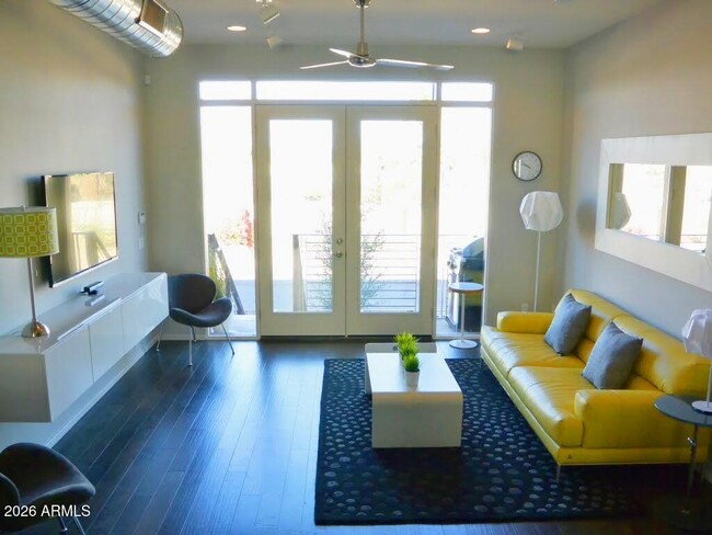 Building Photo - 516 E Ames Pl