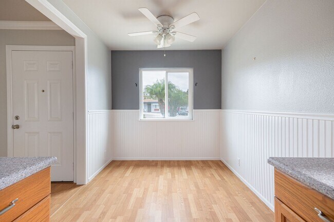 Foto del edificio - Quaint and Quiet 2-Bedroom 55+ Home with G...