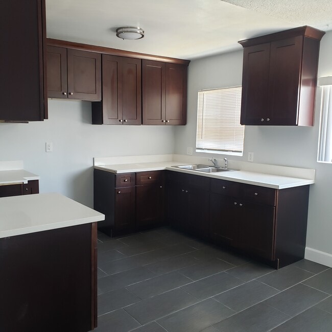 Kitchen - 519 Venice Way