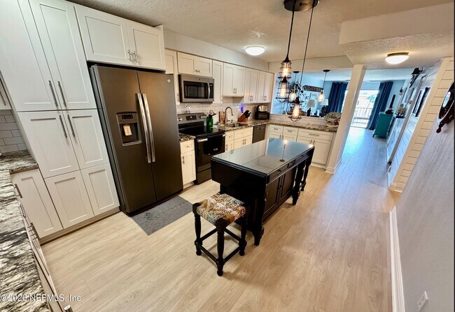 Foto del edificio - 8711 Blind Pass Rd