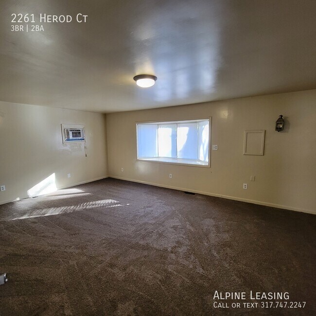 Building Photo - East Warren 3BR/1.5BA House w/Garage!