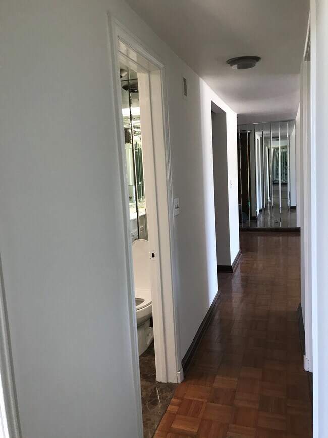 Pasillo - 11044 Ophir Dr