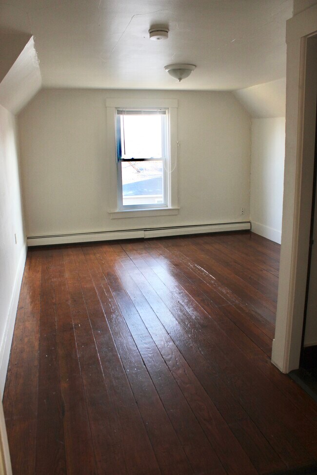 Living Room - 66 Franklin St
