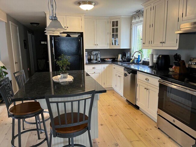 Building Photo - 121 Balsam Rd