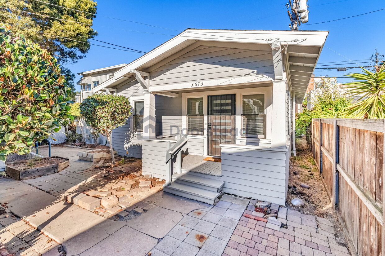 Primary Photo - 3673 3rd Ave
