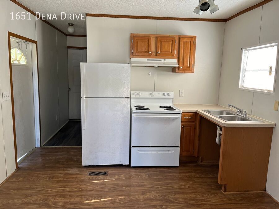 Primary Photo - 1651 Dena Dr