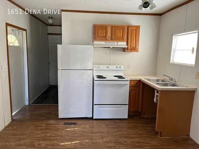 Photo - 1651 Dena Dr House