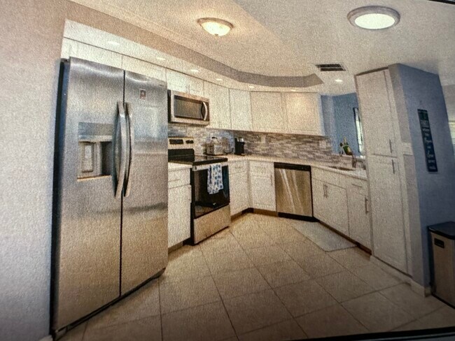 Building Photo - 9500 S Ocean Dr