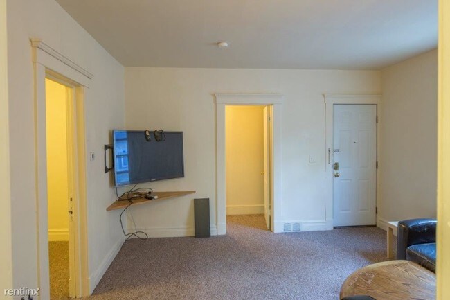 Building Photo - 723 Packard St