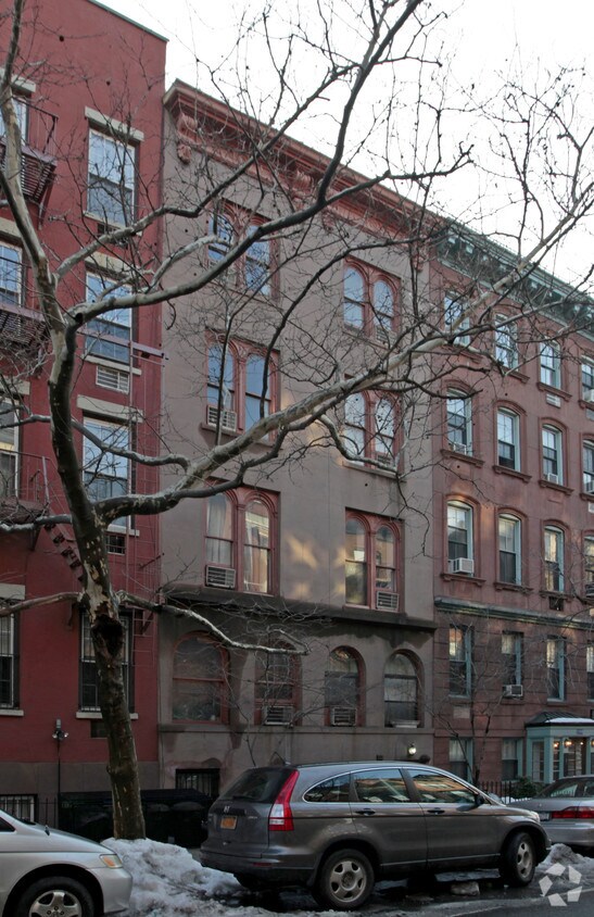 Building Photo - 252 W 21st St