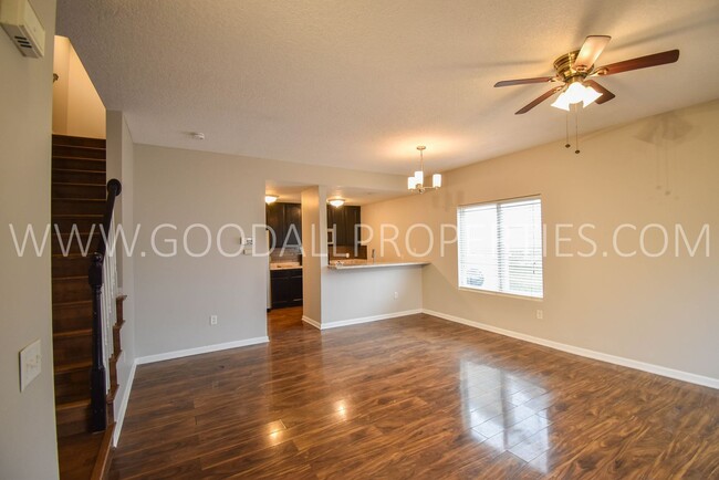 Building Photo - 3 Bedroom 2.5 Bathroom Townhome in West De...