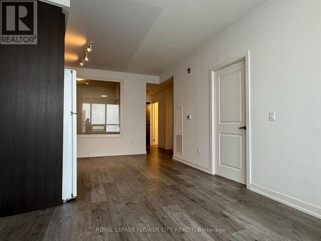 Building Photo - 1010 Dundas St E