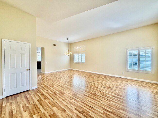 Foto del edificio - Charming Murrieta Home with Dual Living Spaces & Spacious Covered Patio