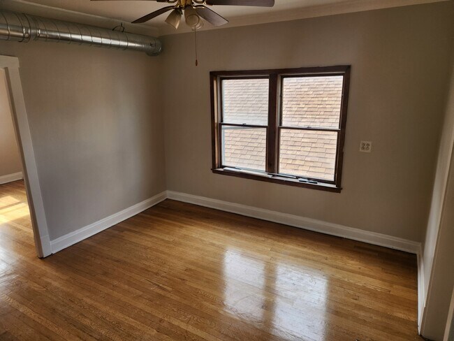 Foto del edificio - 2835 W Byron St