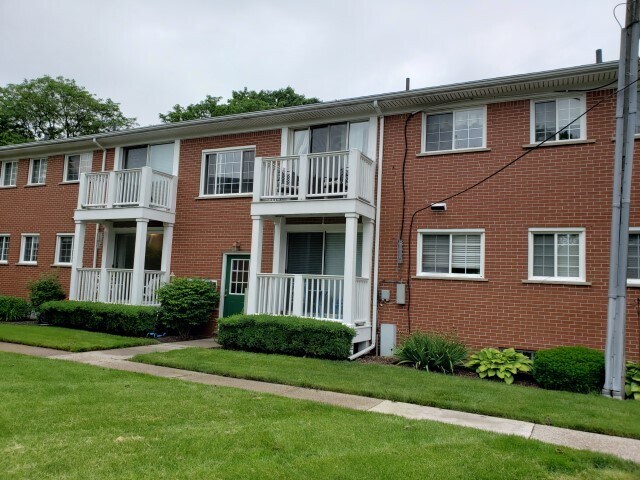 Primary Photo - 425 N Eton St
