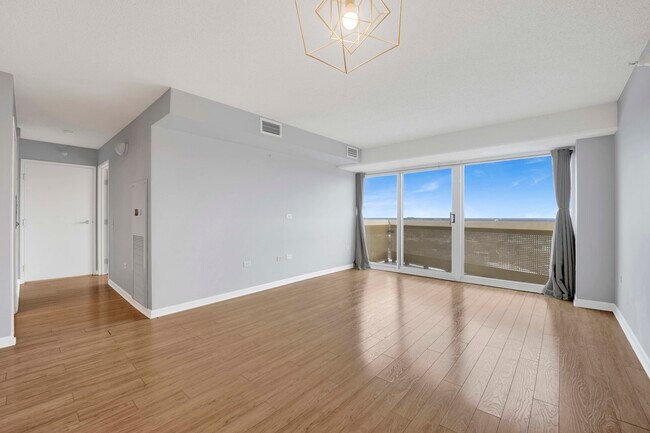 Foto del edificio - 1720 Maple Ave