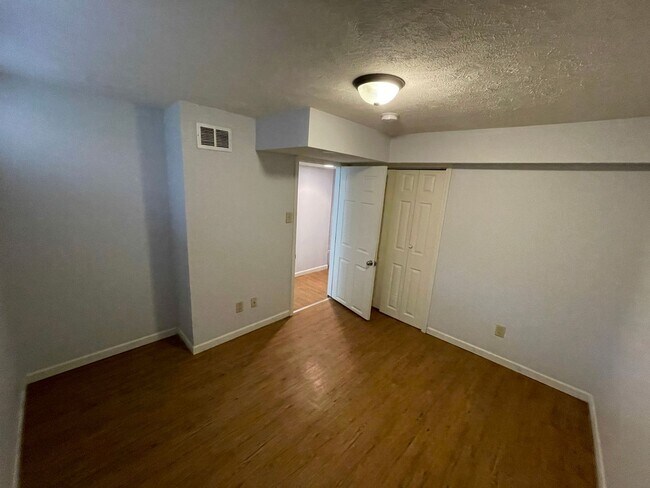 Building Photo - 1821 Anderson Ave