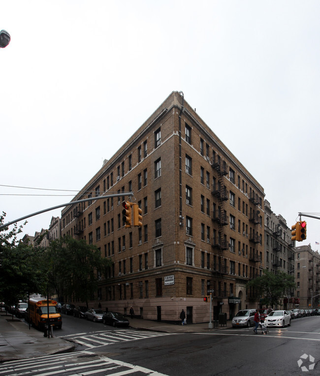 Foto del edificio - 300 Fort Washington Avenue