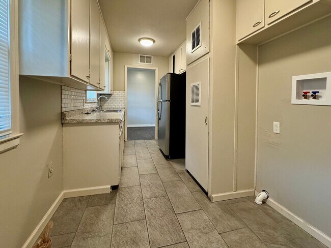 Foto del edificio - 2 Bedroom 1 Bathroom House