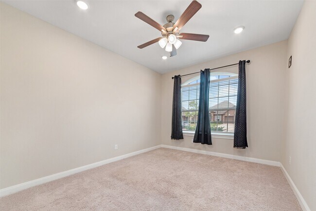 Foto del edificio - 1984 Highland Meadows Dr