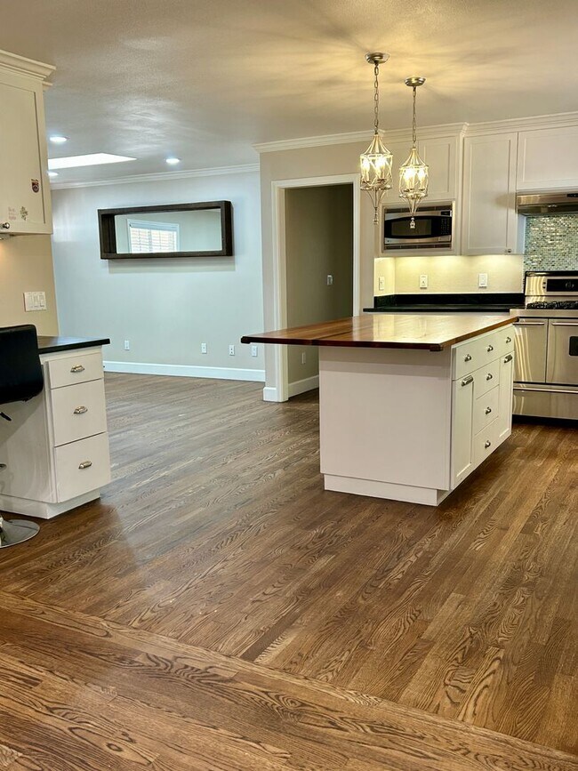 Foto del edificio - Charming Santa Clara Home – Prime Location...