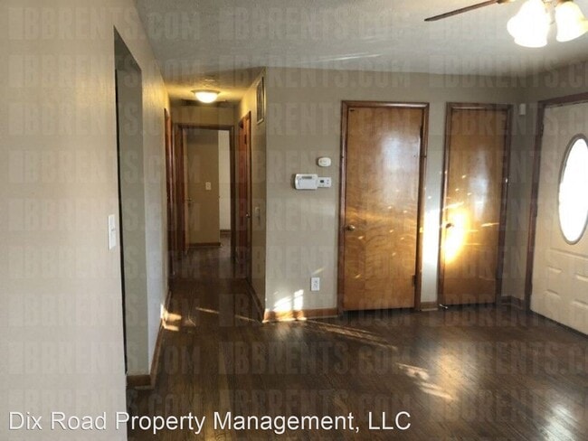 Building Photo - 3 br, 1 bath House - 52 Van Buren Drive,