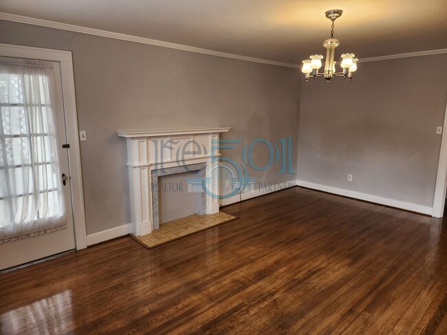 Building Photo - Great Hillcrest Find!  2Bedrooms & 1 Bathr...