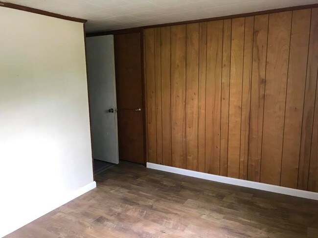 Foto del edificio - 348 Riverview Dr