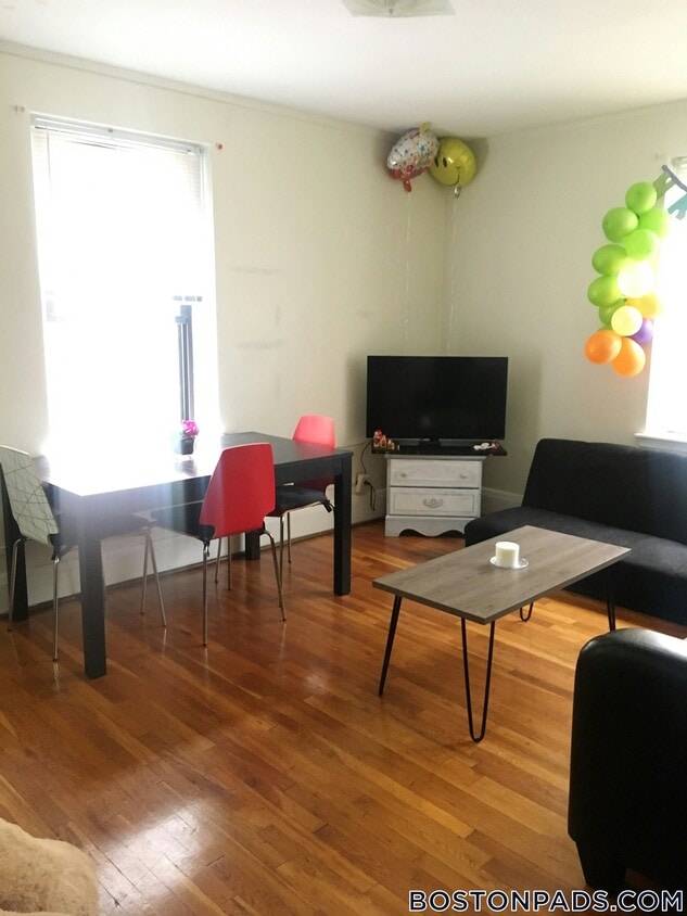 Foto del edificio - 349 Pleasant St