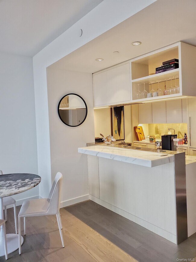 Building Photo - 252 South St