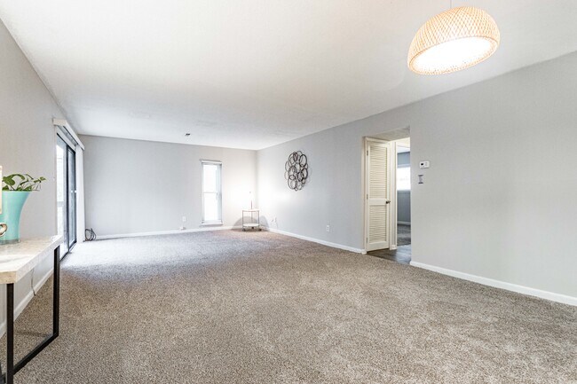 Building Photo - 631 Pine Ridge Pl