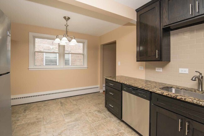 Foto del edificio - 2718 W Farragut Ave