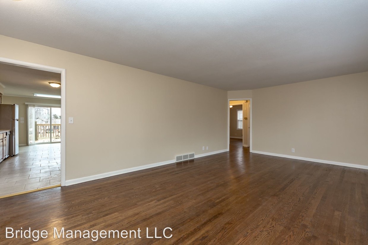 805 SE Miller St, Lees Summit, MO 64063 House Rental in Lees Summit