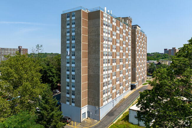 Foto del edificio - Luther Towers (55+)