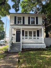 Building Photo - 423 Sheldon Ave