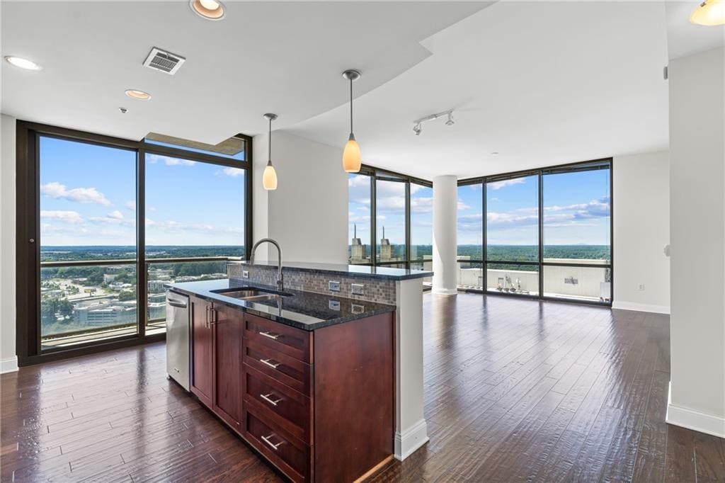 Foto principal - 270 17th St NW
