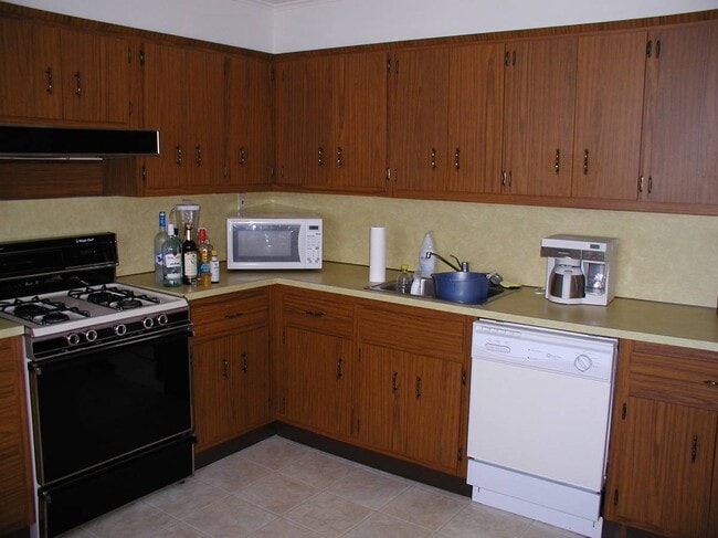 Building Photo - 29 Knapp Ave