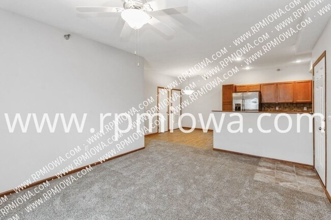 Building Photo - NEWLY UPDATED CONDO!! 3 Bedroom, 2 Bath Co...