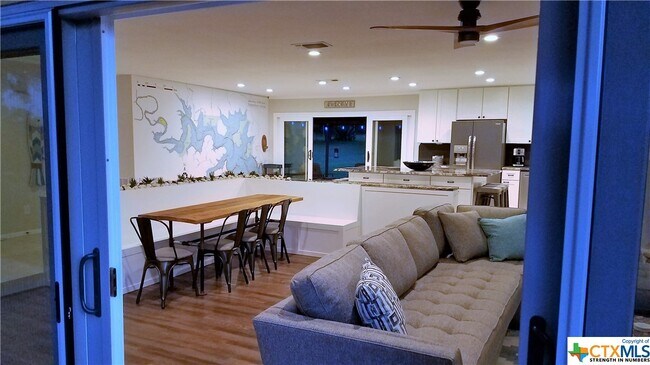 Building Photo - 2055 Island View