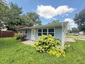 Building Photo - 1477 E Lindberg St