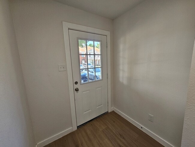 Foto del edificio - Recently rehabbed. Available now