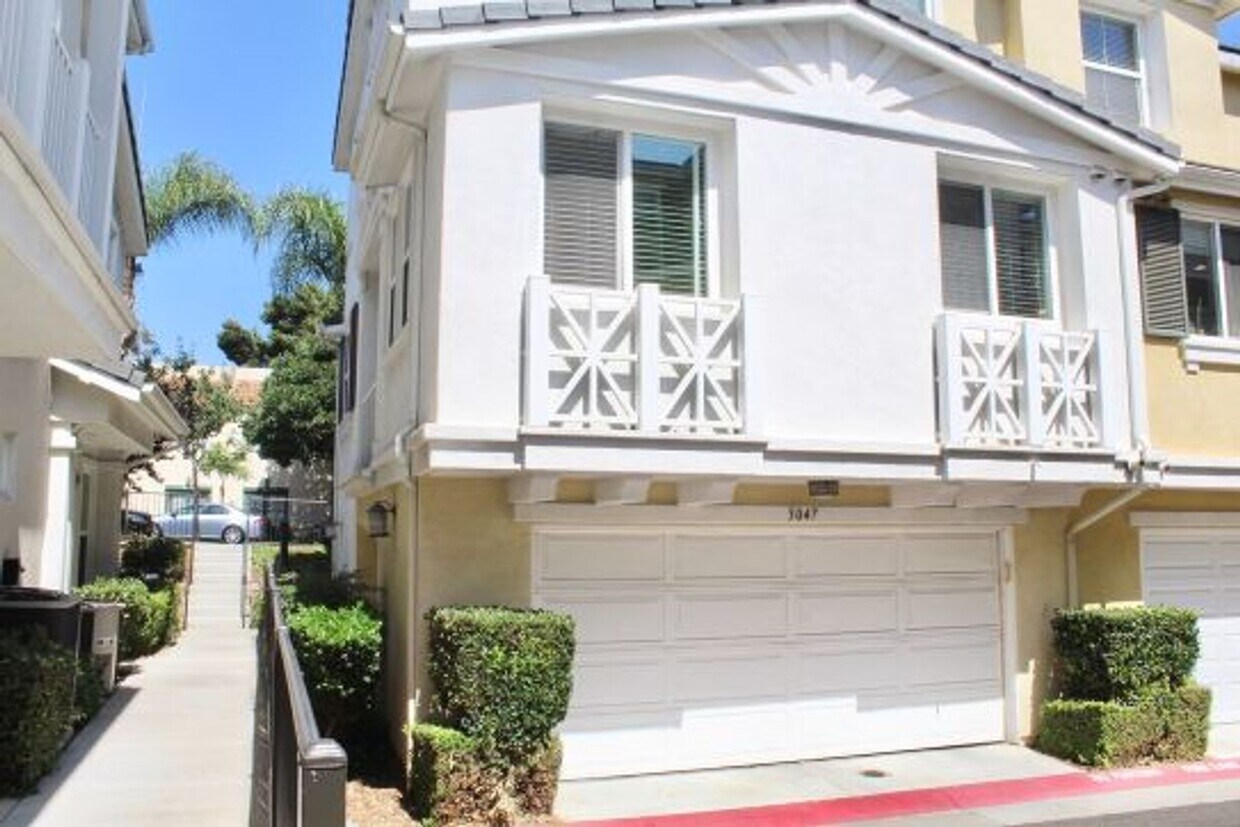 Primary Photo - Beautiful 3 Bedroom Townhome w/ Attached G...